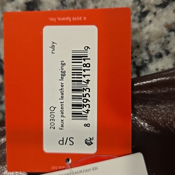 SPANX FAUX LEATHER LIQUID GLOSS LEGGINGS IN RUBY. SIZE SMALL PETITE. - Picture 7 of 9